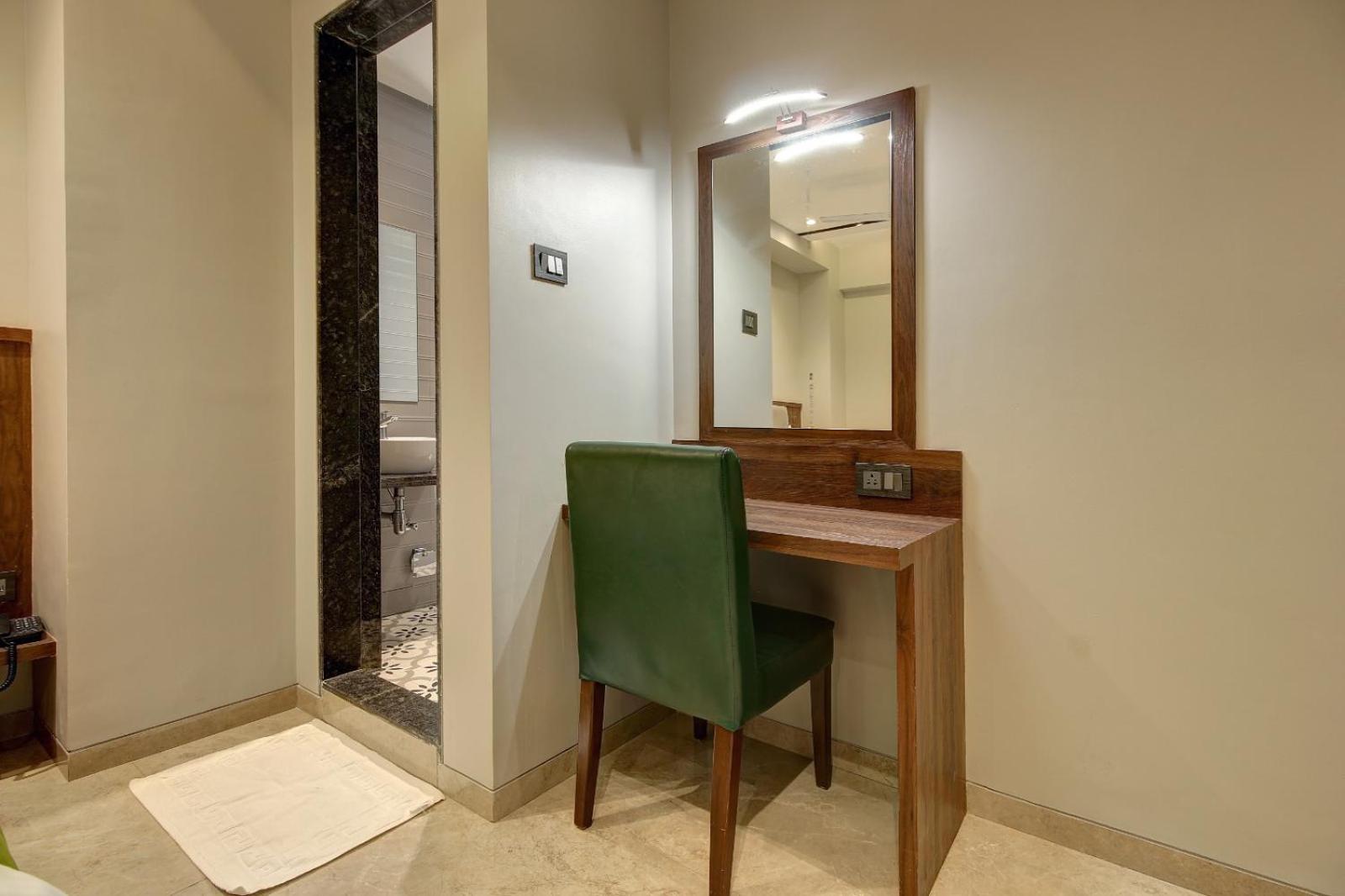 Magnus Fortune House Business Hotel , Magarpatta Mundhwa ภายนอก รูปภาพ
