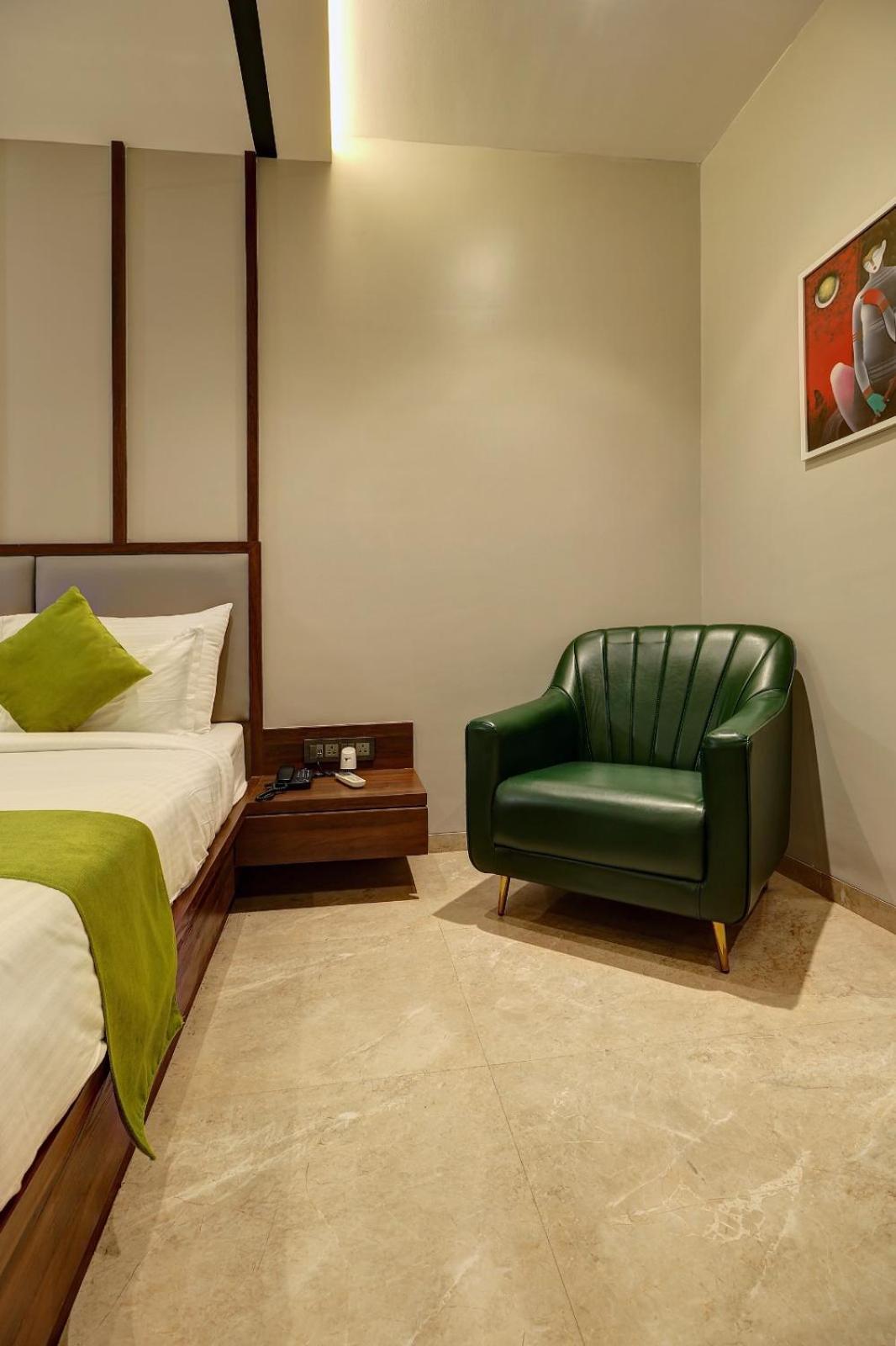 Magnus Fortune House Business Hotel , Magarpatta Mundhwa ภายนอก รูปภาพ