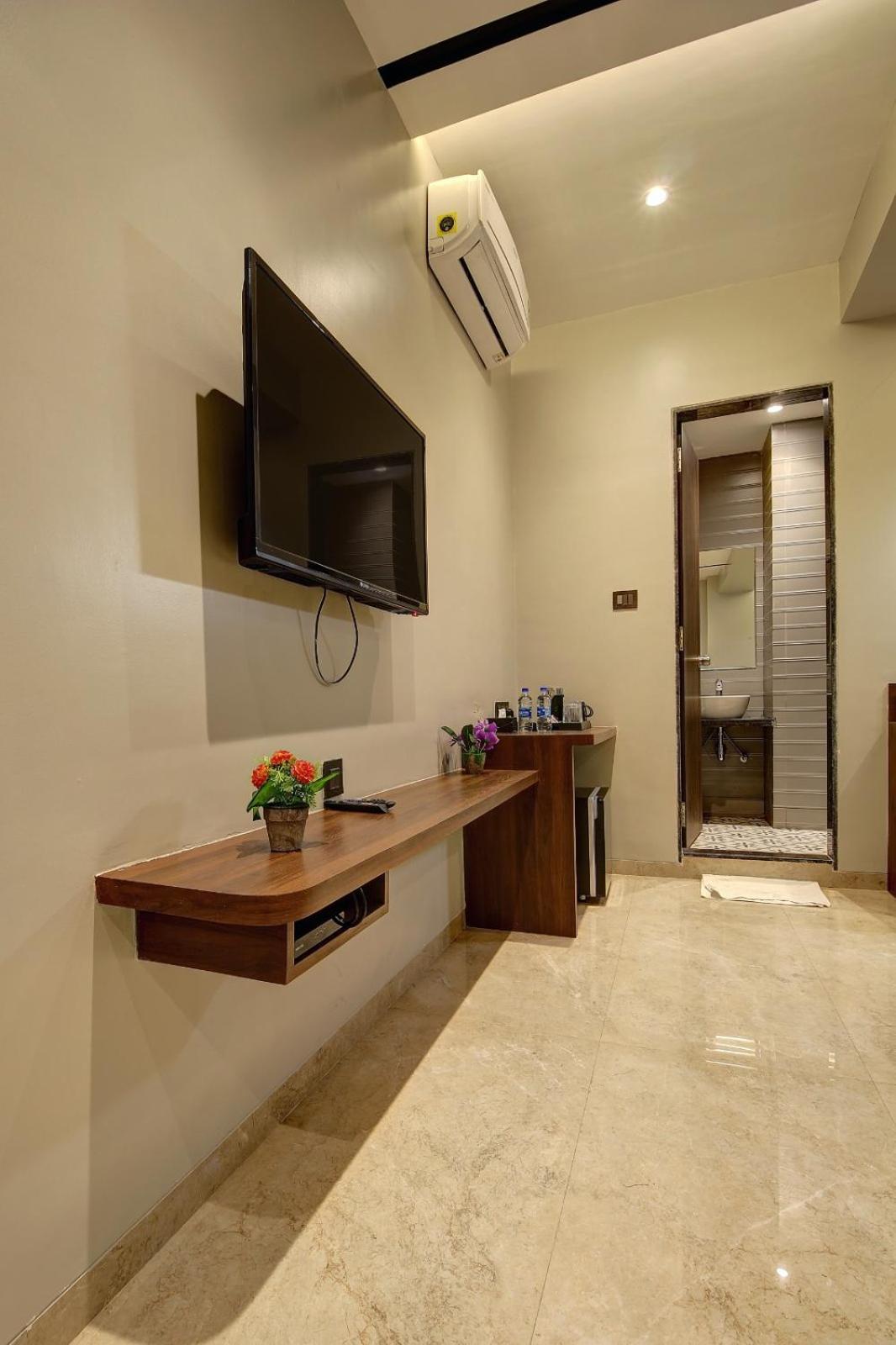 Magnus Fortune House Business Hotel , Magarpatta Mundhwa ภายนอก รูปภาพ