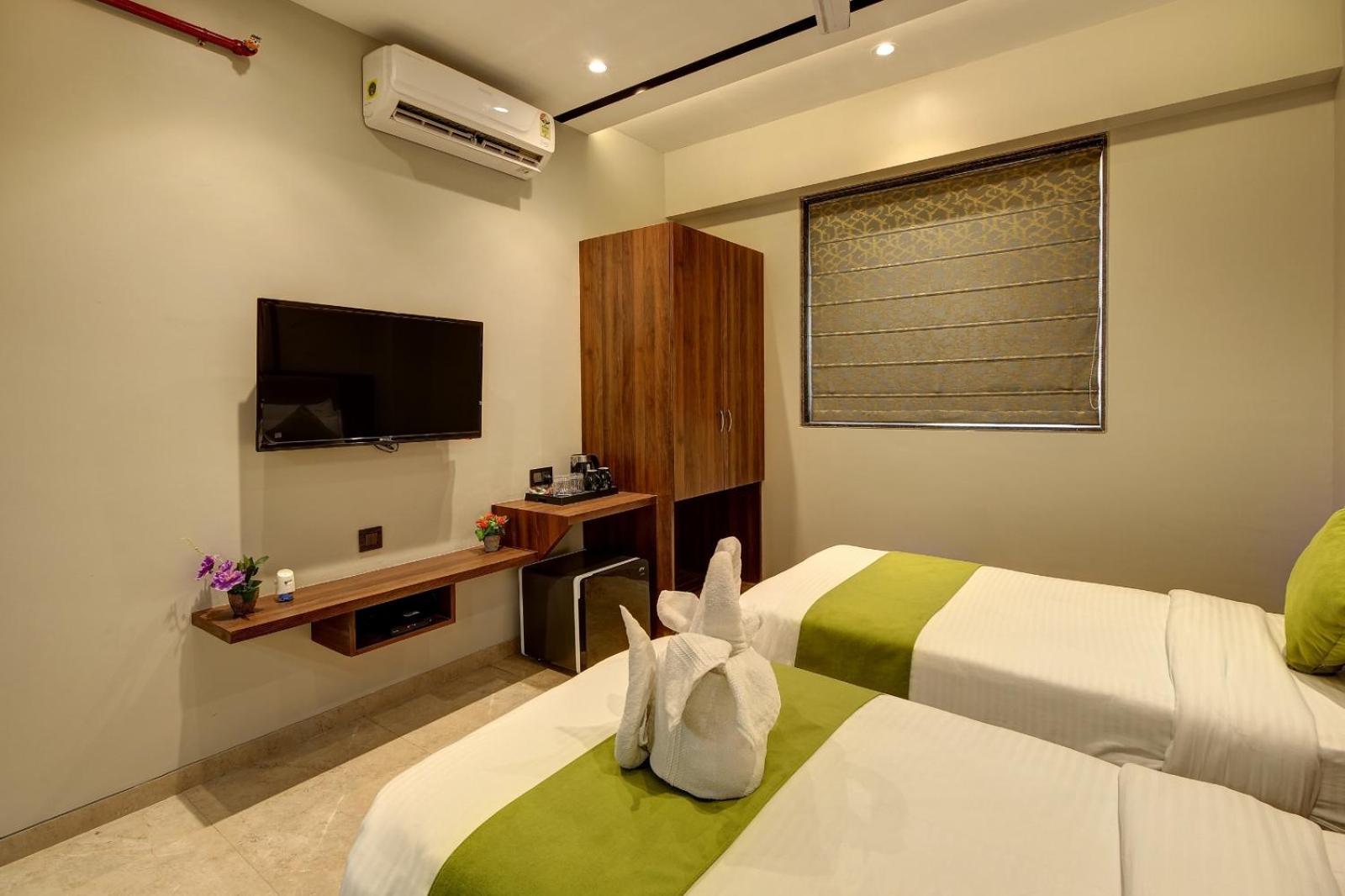 Magnus Fortune House Business Hotel , Magarpatta Mundhwa ภายนอก รูปภาพ