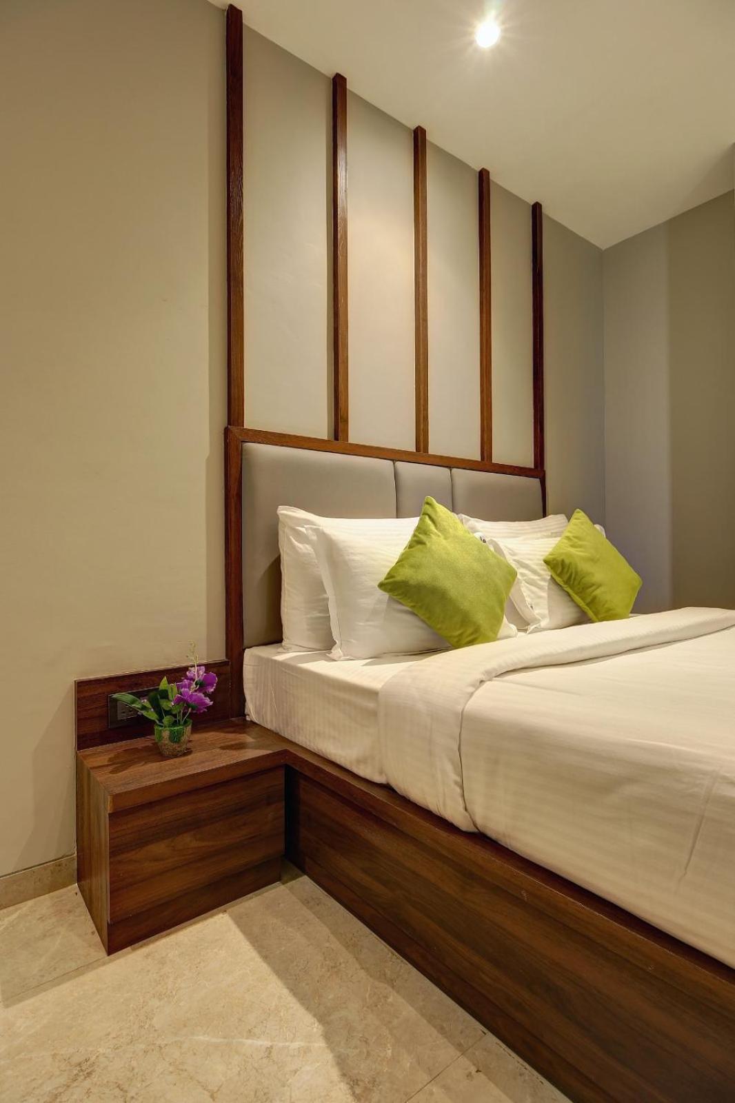 Magnus Fortune House Business Hotel , Magarpatta Mundhwa ภายนอก รูปภาพ