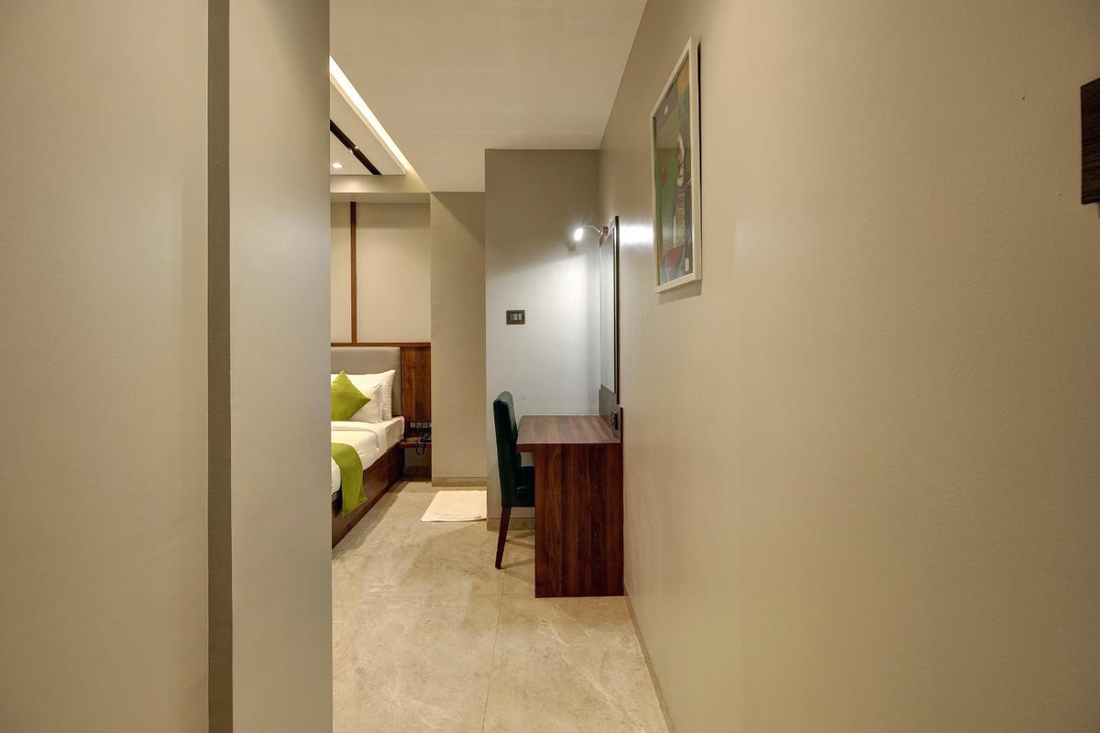 Magnus Fortune House Business Hotel , Magarpatta Mundhwa ภายนอก รูปภาพ