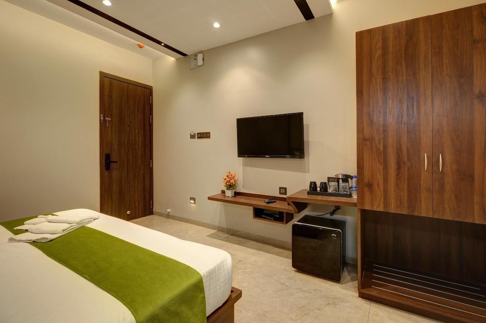 Magnus Fortune House Business Hotel , Magarpatta Mundhwa ภายนอก รูปภาพ