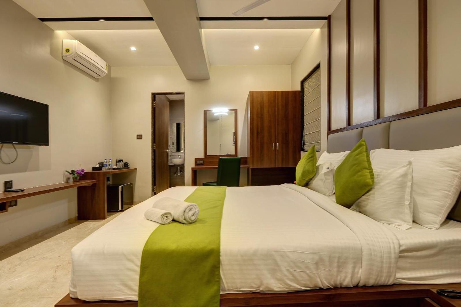 Magnus Fortune House Business Hotel , Magarpatta Mundhwa ภายนอก รูปภาพ