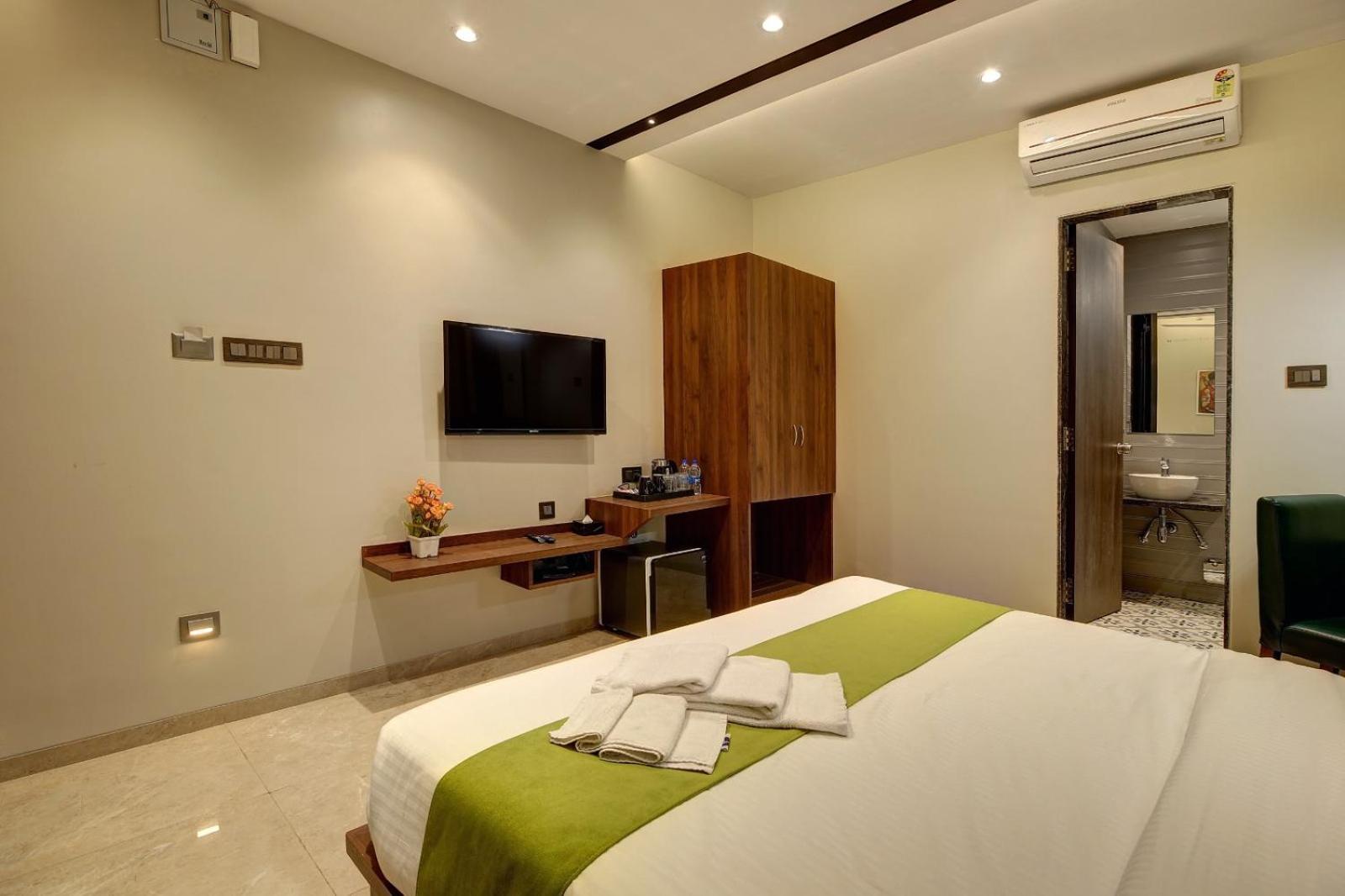 Magnus Fortune House Business Hotel , Magarpatta Mundhwa ภายนอก รูปภาพ