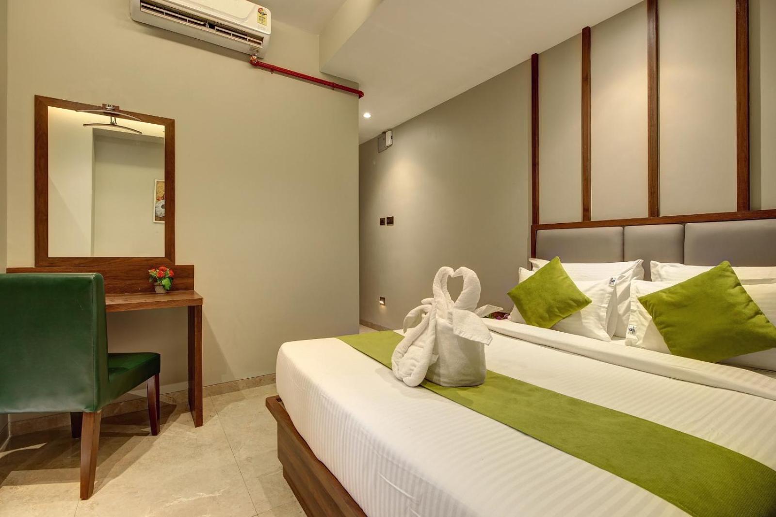 Magnus Fortune House Business Hotel , Magarpatta Mundhwa ภายนอก รูปภาพ