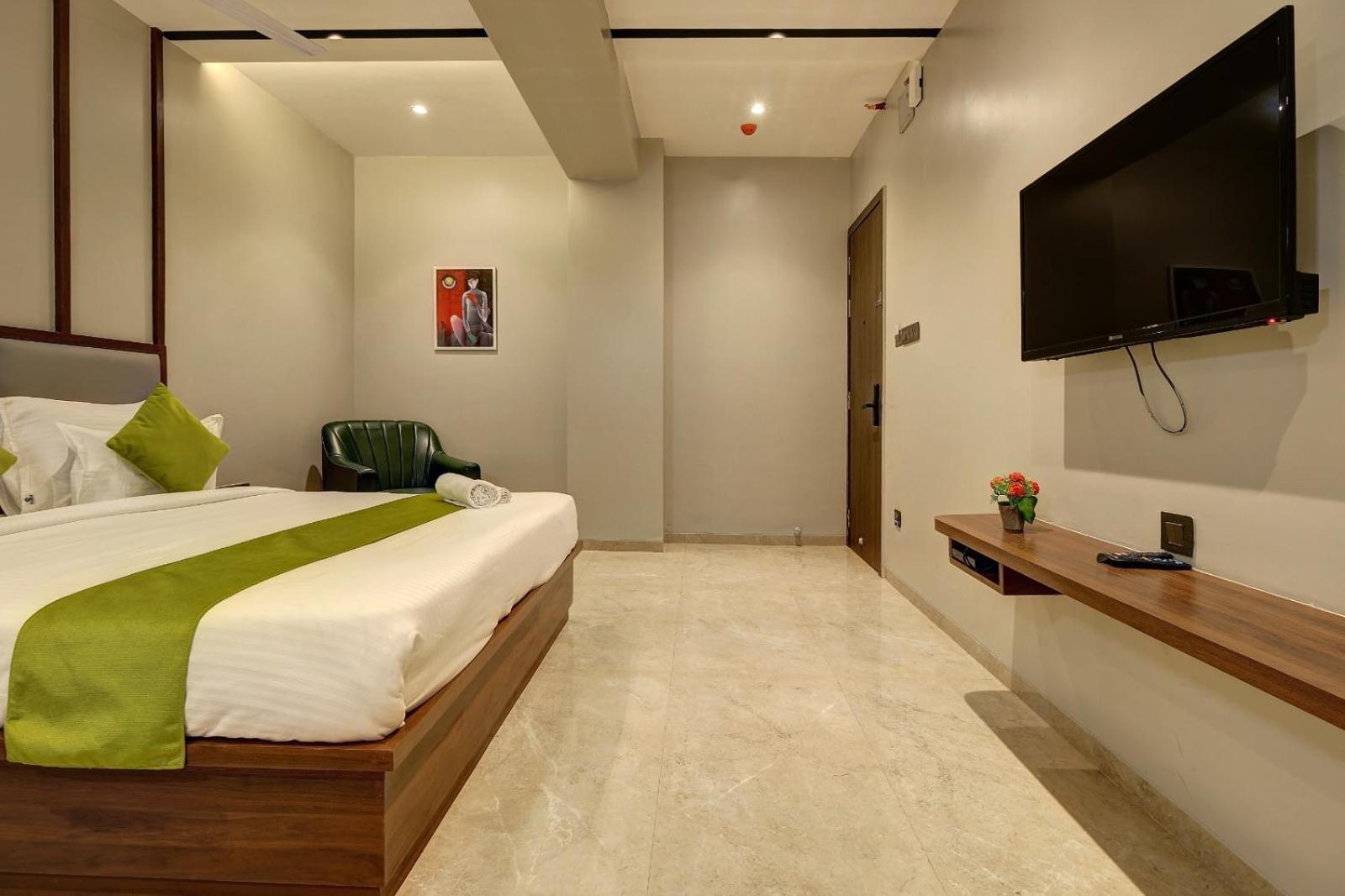Magnus Fortune House Business Hotel , Magarpatta Mundhwa ภายนอก รูปภาพ